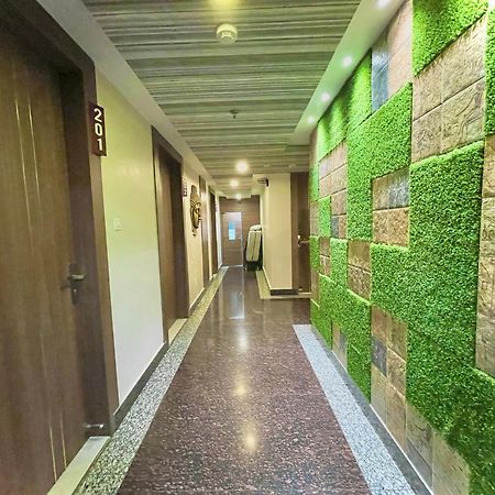 Hotel Kuber Palace ! Puri Near-Sea-Beach-And-Temple Fully-Air-Conditioned-Hotel With-Lift-And-Parking-Facility 外观 照片