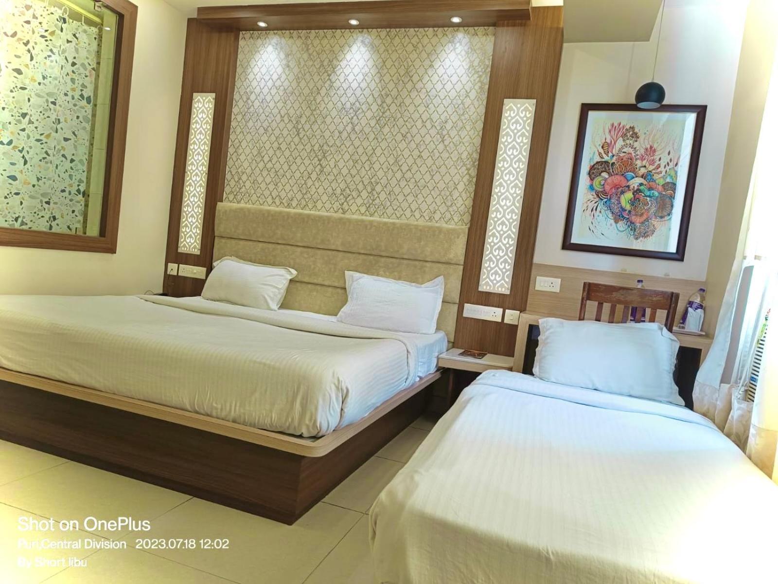 Hotel Kuber Palace ! Puri Near-Sea-Beach-And-Temple Fully-Air-Conditioned-Hotel With-Lift-And-Parking-Facility 外观 照片