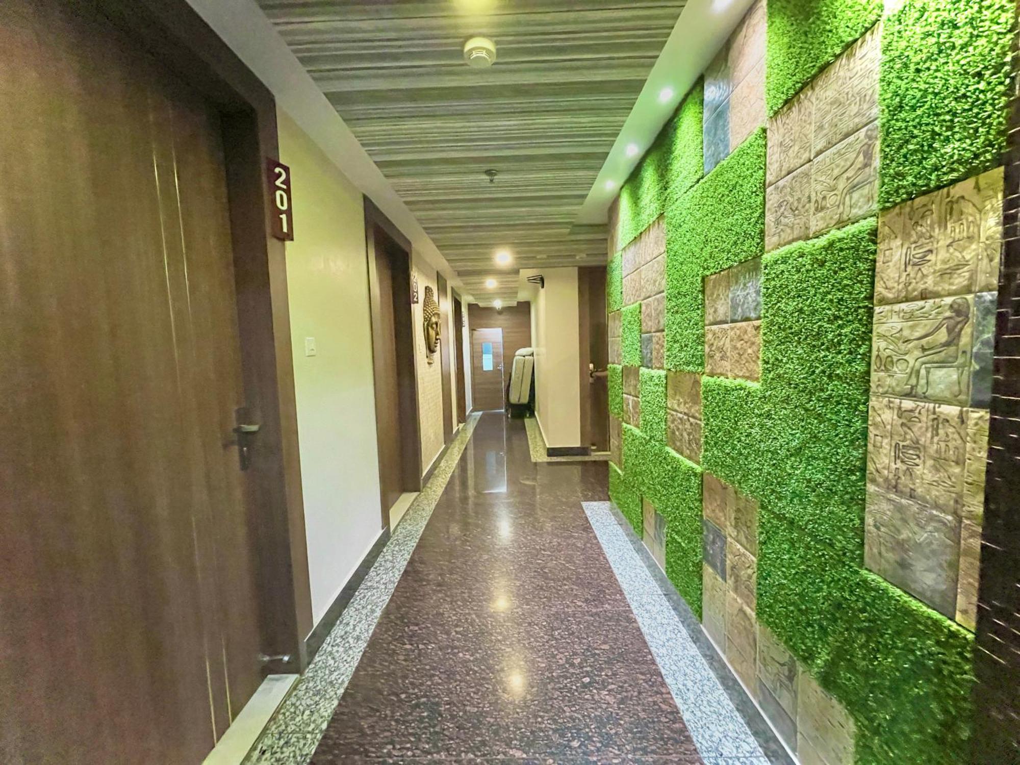 Hotel Kuber Palace ! Puri Near-Sea-Beach-And-Temple Fully-Air-Conditioned-Hotel With-Lift-And-Parking-Facility 外观 照片