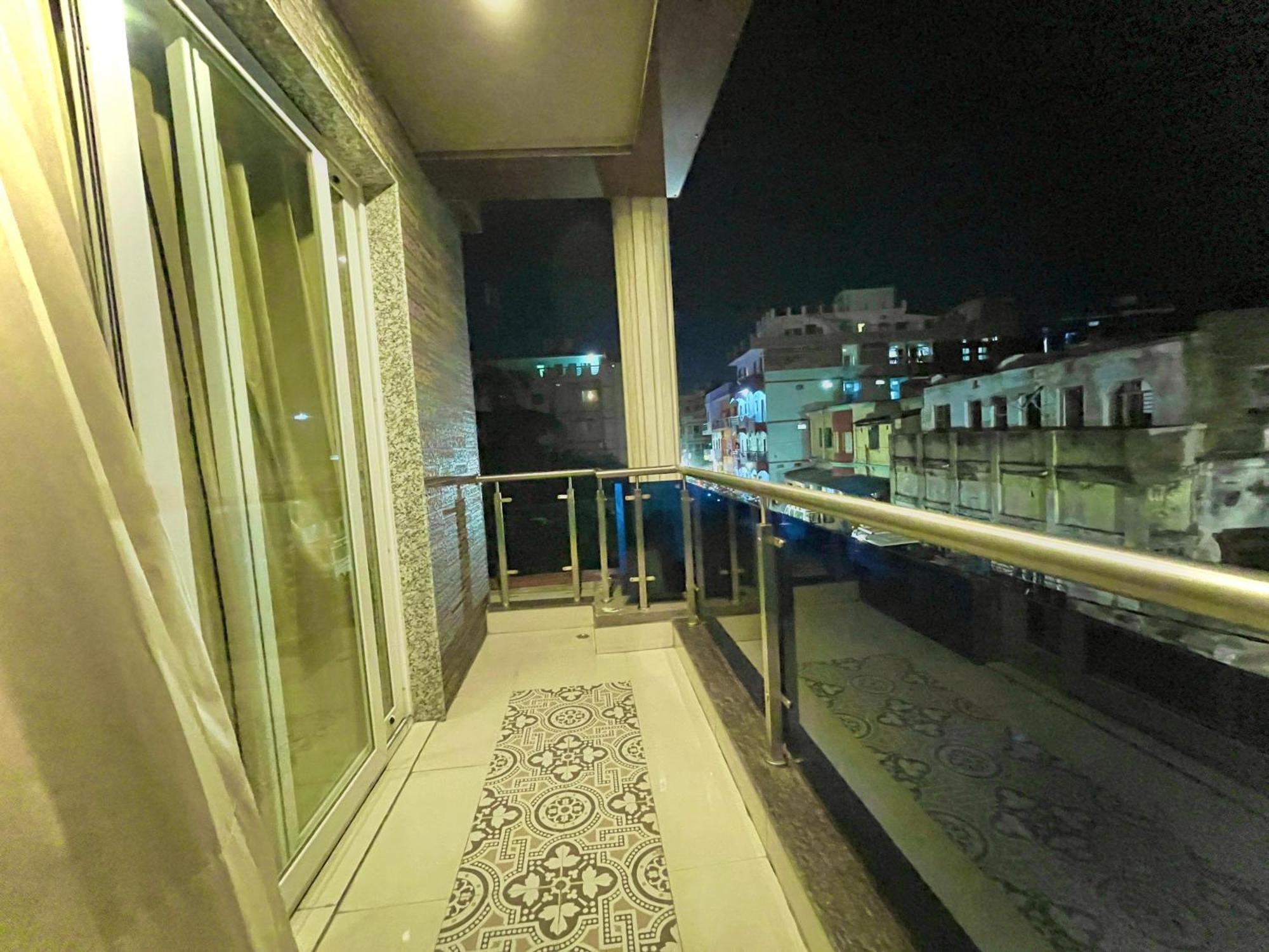 Hotel Kuber Palace ! Puri Near-Sea-Beach-And-Temple Fully-Air-Conditioned-Hotel With-Lift-And-Parking-Facility 外观 照片