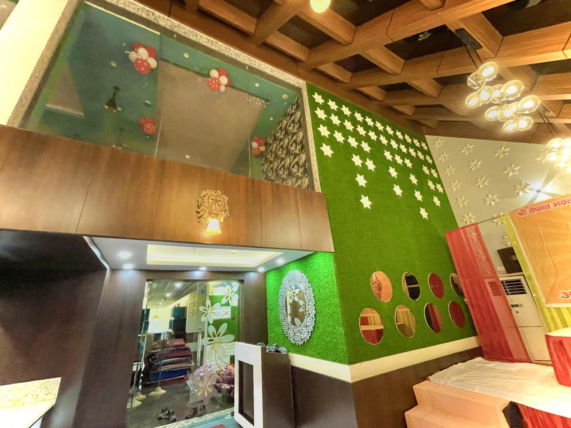 Hotel Kuber Palace ! Puri Near-Sea-Beach-And-Temple Fully-Air-Conditioned-Hotel With-Lift-And-Parking-Facility 外观 照片