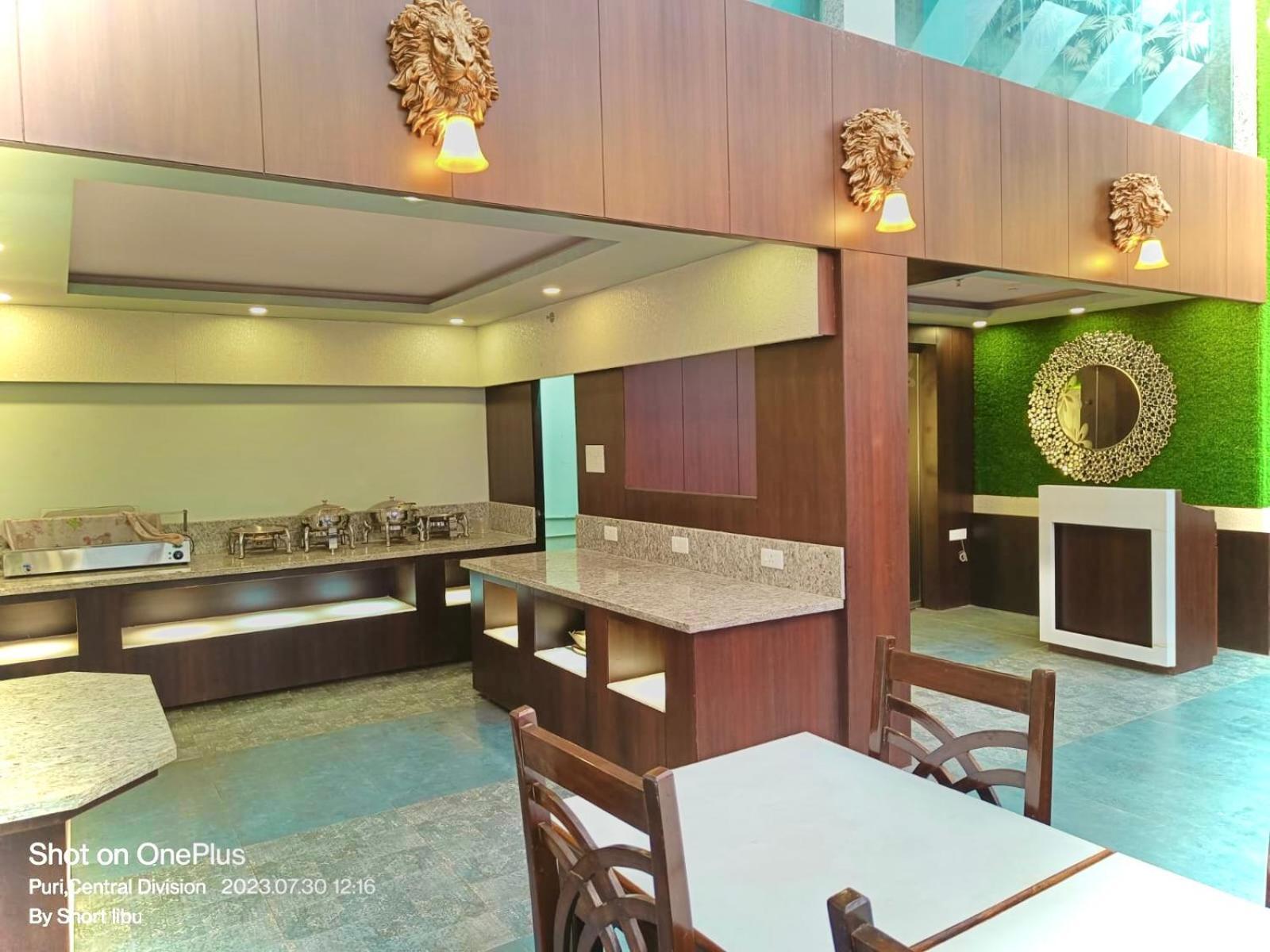 Hotel Kuber Palace ! Puri Near-Sea-Beach-And-Temple Fully-Air-Conditioned-Hotel With-Lift-And-Parking-Facility 外观 照片