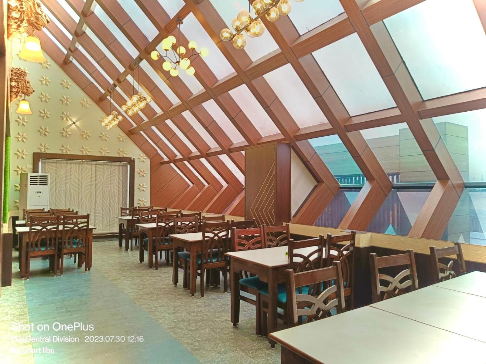 Hotel Kuber Palace ! Puri Near-Sea-Beach-And-Temple Fully-Air-Conditioned-Hotel With-Lift-And-Parking-Facility 外观 照片
